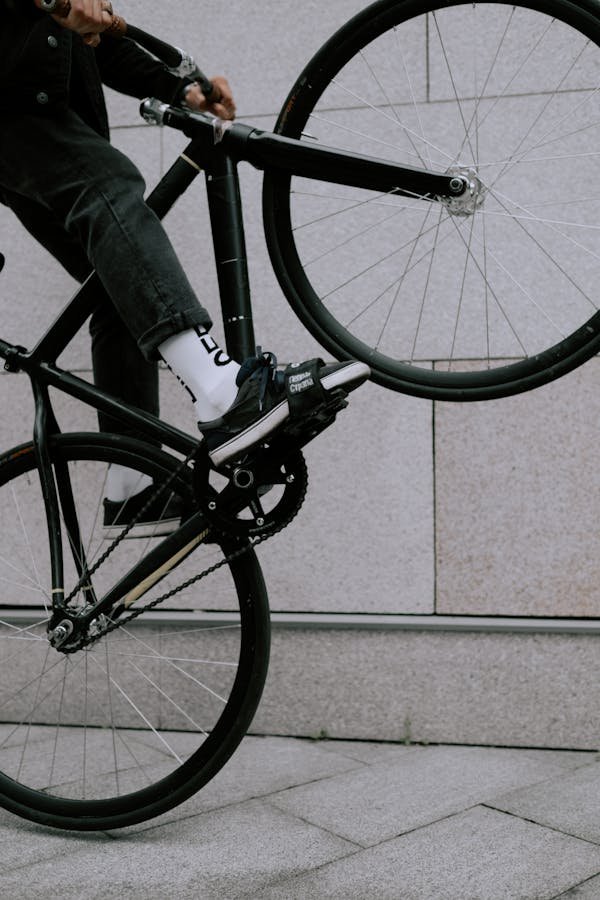 Roues artisanales françaises : le savoir-faire au service de la vitesse